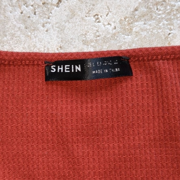 Red drawstring crop top - Picture 3 of 4